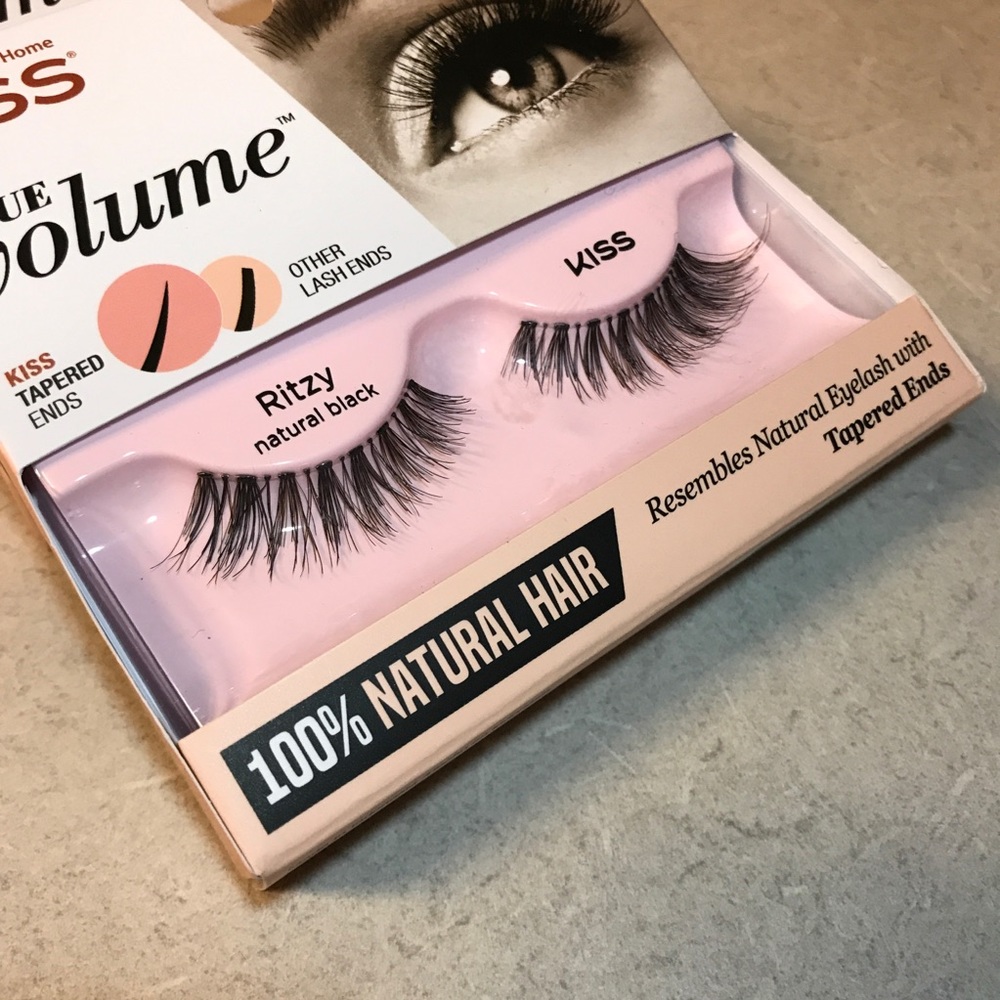 KISS True Volume Ritzy False Lashes - Picture 2 of 4